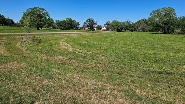 1601 Old Henry Court, Angleton, TX 77515
