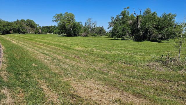 1601 Old Henry Court, Angleton, TX 77515