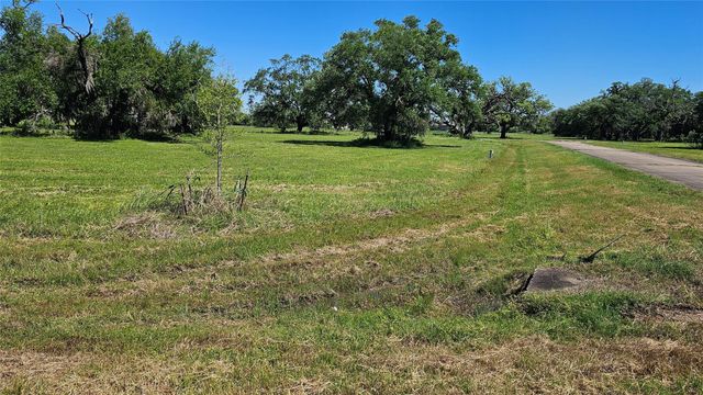 1601 Old Henry Court, Angleton, TX 77515