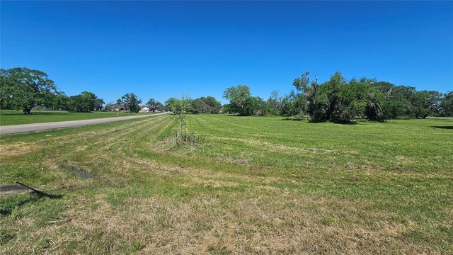 1601 Old Henry Court, Angleton, TX 77515