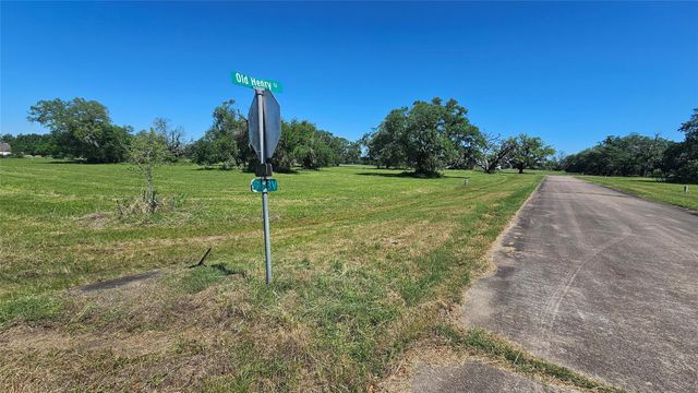 1601 Old Henry Court, Angleton, TX 77515