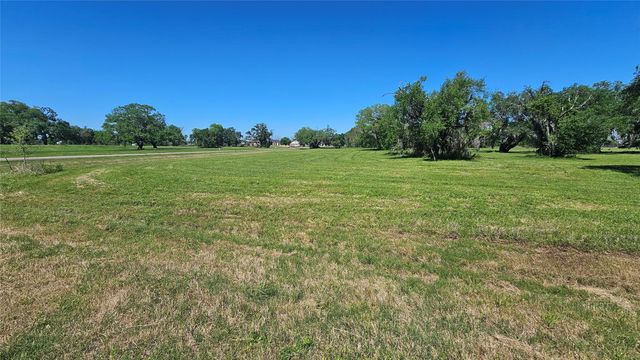 1601 Old Henry Court, Angleton, TX 77515