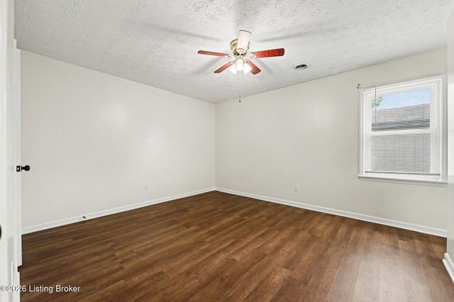200 Grant Dr, Lawrenceburg, KY 40342