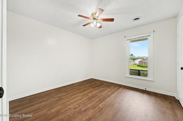 200 Grant Dr, Lawrenceburg, KY 40342