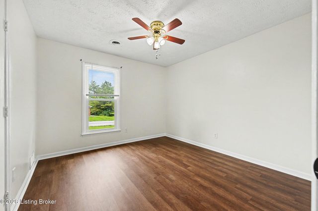 200 Grant Dr, Lawrenceburg, KY 40342