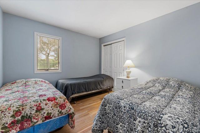 10 Sandalwood Court, Hampton Bays, NY 11946