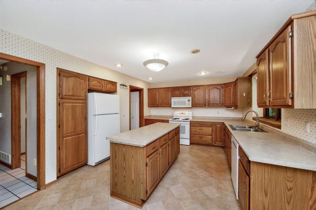10022 Valdez Drive, Urbandale, IA 50322