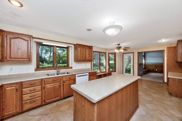 10022 Valdez Drive, Urbandale, IA 50322