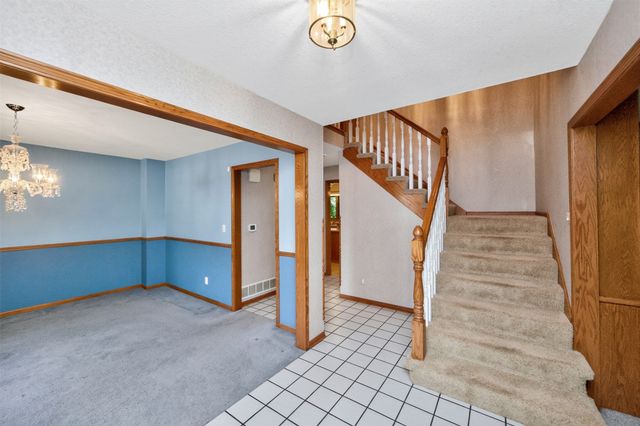 10022 Valdez Drive, Urbandale, IA 50322
