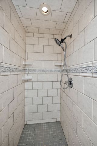 10022 Valdez Drive, Urbandale, IA 50322
