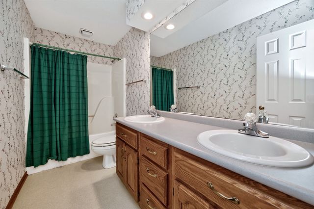 10022 Valdez Drive, Urbandale, IA 50322