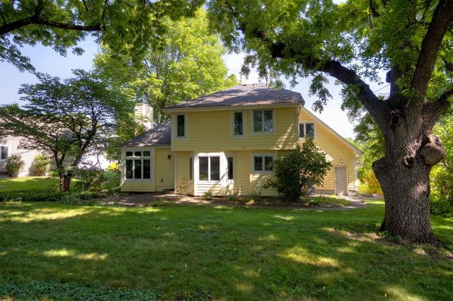 10022 Valdez Drive, Urbandale, IA 50322