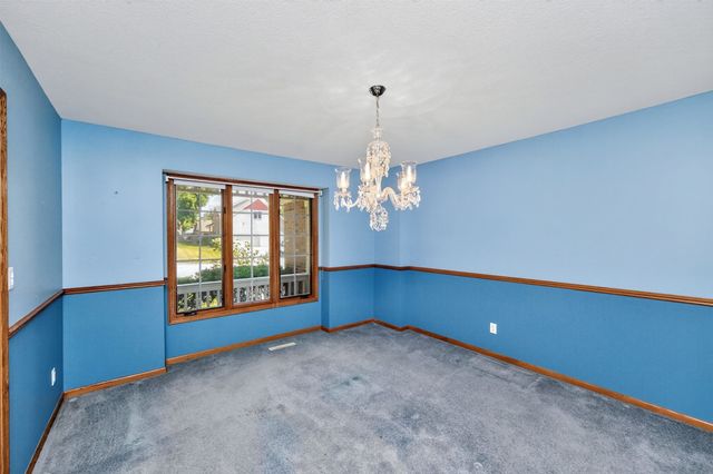 10022 Valdez Drive, Urbandale, IA 50322
