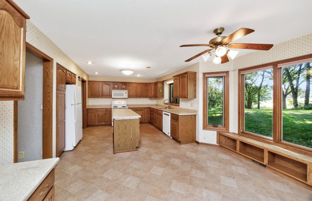 10022 Valdez Drive, Urbandale, IA 50322
