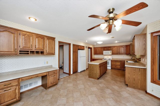 10022 Valdez Drive, Urbandale, IA 50322