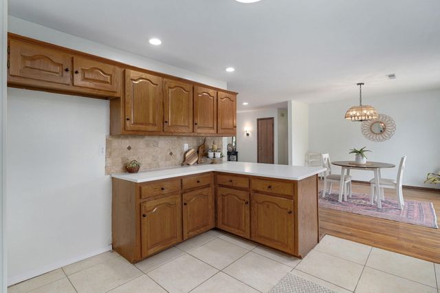 8383 W Sunset Drive, Springfield, MO 65802