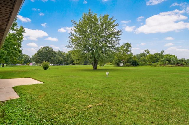 8383 W Sunset Drive, Springfield, MO 65802