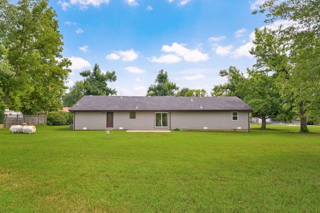 8383 W Sunset Drive, Springfield, MO 65802