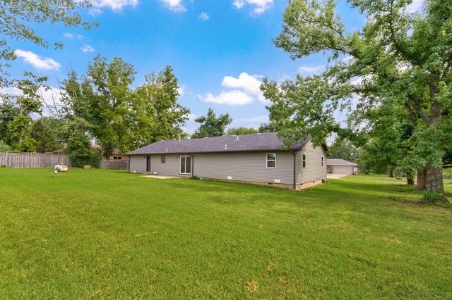 8383 W Sunset Drive, Springfield, MO 65802