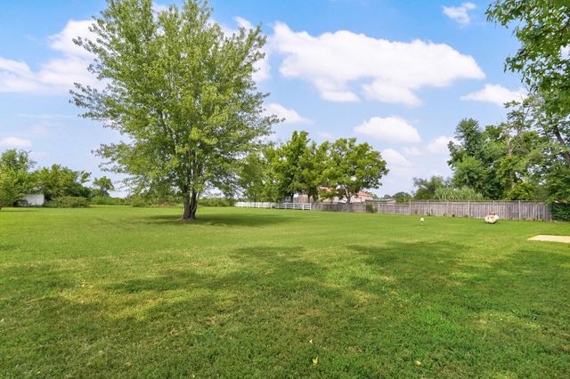 8383 W Sunset Drive, Springfield, MO 65802