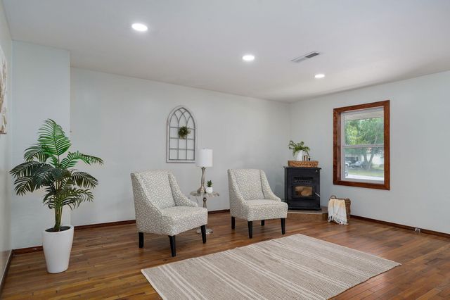 8383 W Sunset Drive, Springfield, MO 65802