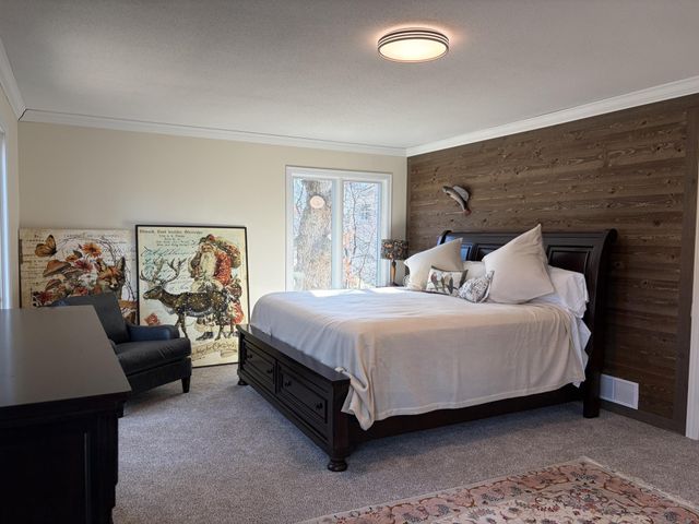 23 Evergreen Road, North Oaks, MN 55127