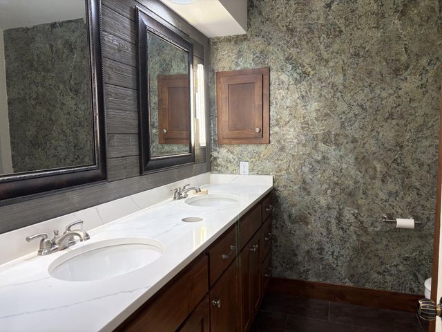 23 Evergreen Road, North Oaks, MN 55127