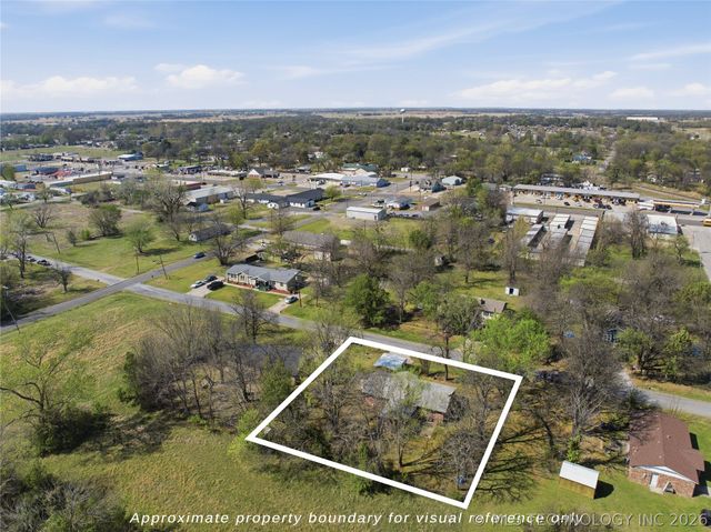 403 SW 2nd Street, Wagoner, OK 74467