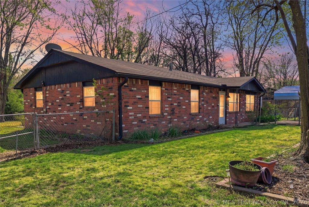 403 SW 2nd Street, Wagoner, OK 74467