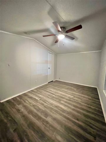 2525 Oyster Creek Bend, Oyster Creek, TX 77541