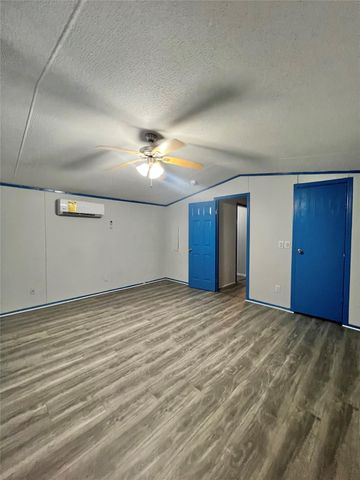 2525 Oyster Creek Bend, Oyster Creek, TX 77541