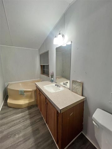 2525 Oyster Creek Bend, Oyster Creek, TX 77541