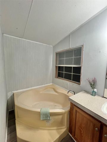 2525 Oyster Creek Bend, Oyster Creek, TX 77541