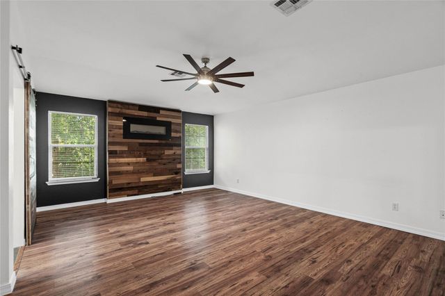 10605 Lindshire LN, Austin, TX 78748