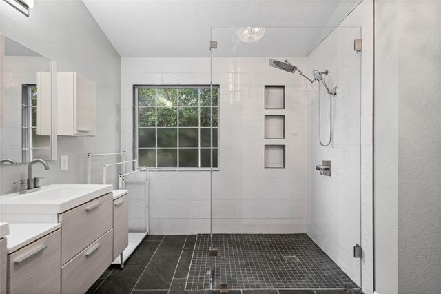 10605 Lindshire LN, Austin, TX 78748