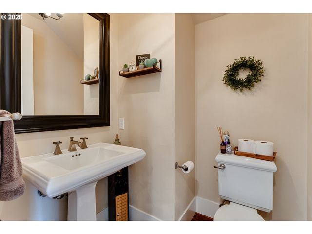 2251 COMSTOCK Ave, Eugene, OR 97408
