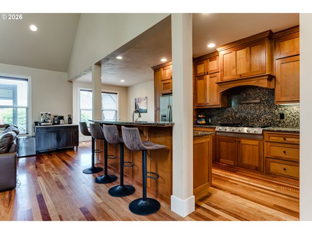 2251 COMSTOCK Ave, Eugene, OR 97408