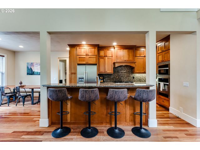 2251 COMSTOCK Ave, Eugene, OR 97408
