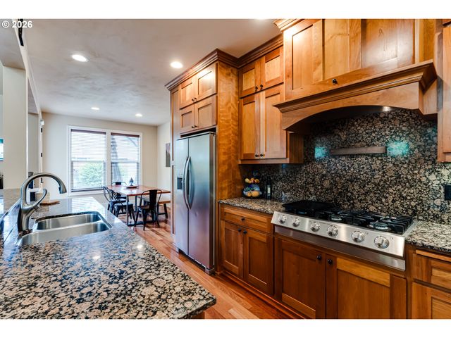 2251 COMSTOCK Ave, Eugene, OR 97408
