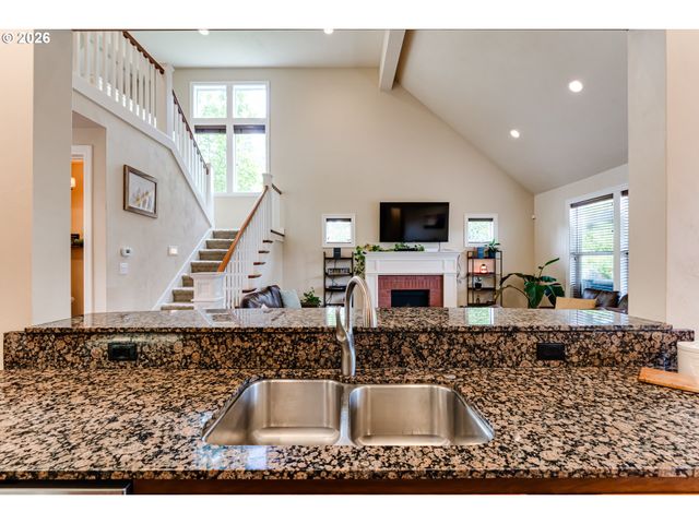 2251 COMSTOCK Ave, Eugene, OR 97408