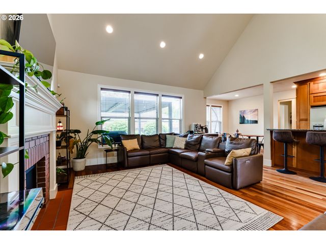 2251 COMSTOCK Ave, Eugene, OR 97408