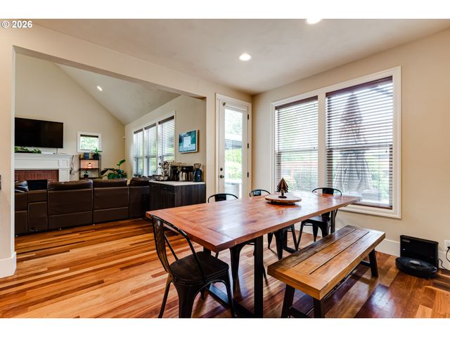 2251 COMSTOCK Ave, Eugene, OR 97408