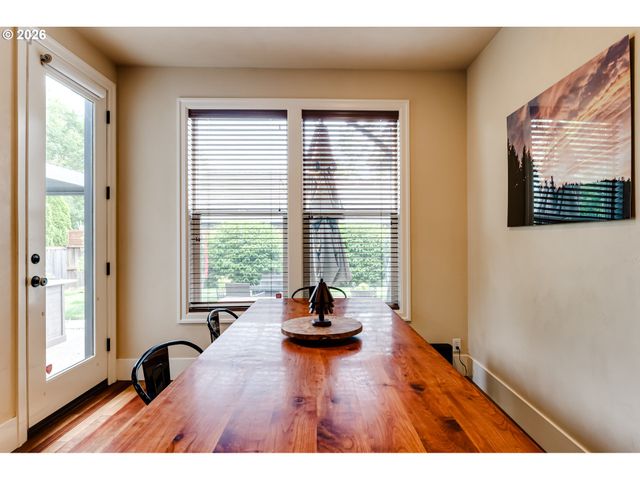 2251 COMSTOCK Ave, Eugene, OR 97408