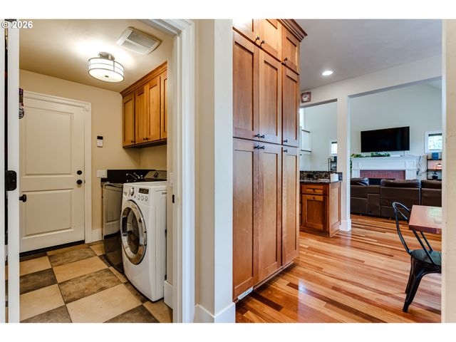 2251 COMSTOCK Ave, Eugene, OR 97408