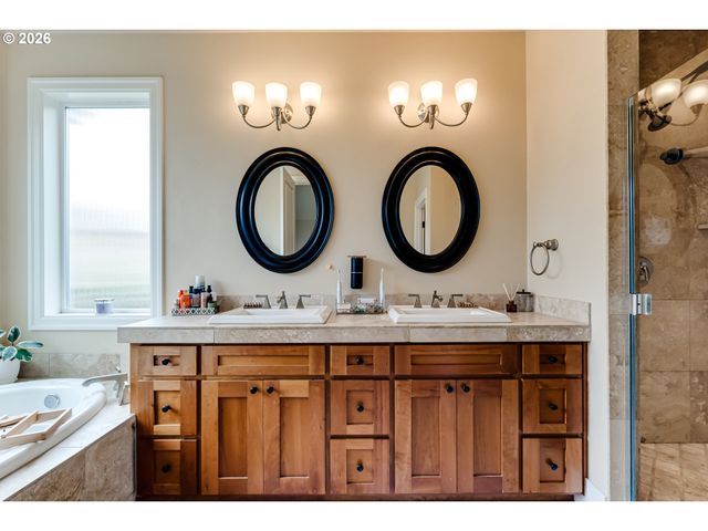 2251 COMSTOCK Ave, Eugene, OR 97408