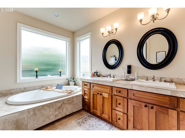 2251 COMSTOCK Ave, Eugene, OR 97408
