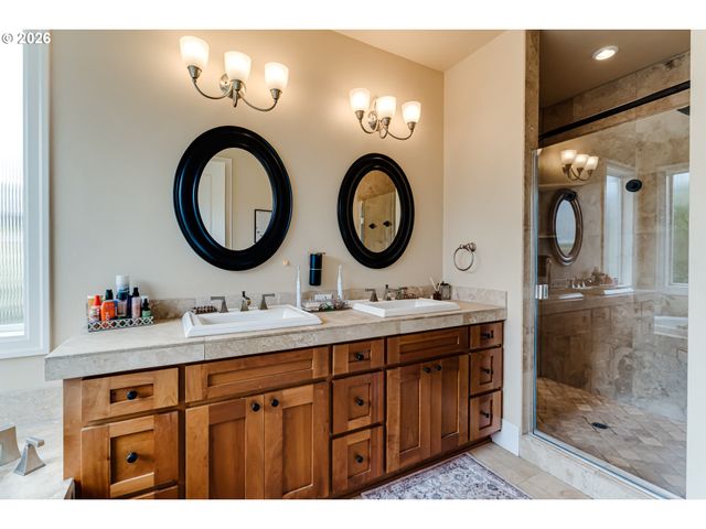 2251 COMSTOCK Ave, Eugene, OR 97408