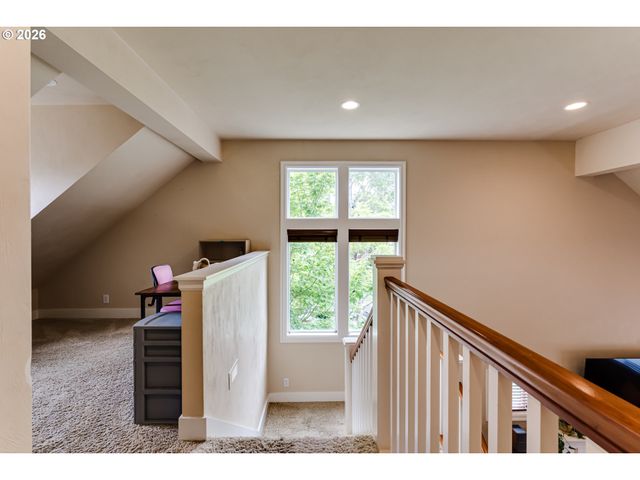 2251 COMSTOCK Ave, Eugene, OR 97408