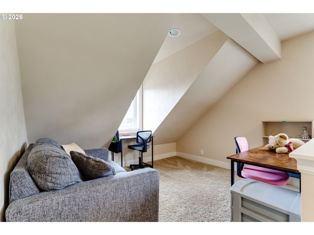 2251 COMSTOCK Ave, Eugene, OR 97408