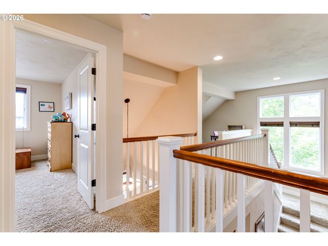 2251 COMSTOCK Ave, Eugene, OR 97408